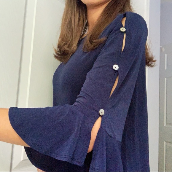 Express Tops - 💙 (Make an Offer!) • NWOT Stretchy 3/4 Sleeve Blouse